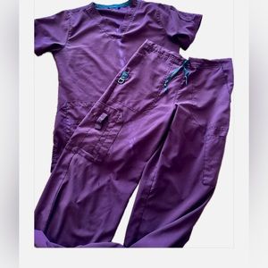 Scrubs XS carhartt. Purple. Set